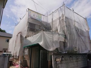 高松市内にて住宅塗装工事が着工しました！手塗りで元通り！