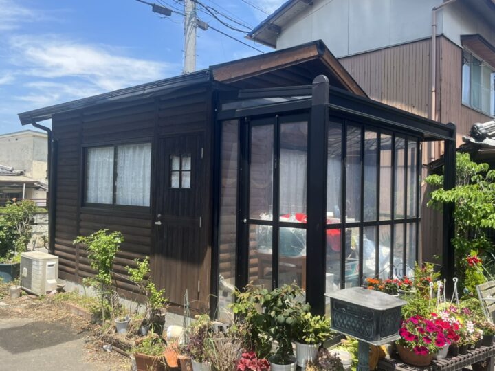 高松市　T様邸　物置　板金屋根と板張りの外壁塗装