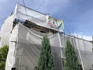 高松市内にて住宅塗装工事が着工しました！低汚染型塗料にて手塗りで元通り