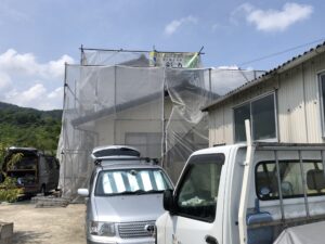 高松市内にて住宅塗装工事が着工しました！屋根瓦葺き替え、外壁は低汚染シリコン塗装