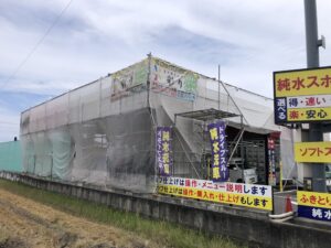 高松市内にて塗装工事が着工しました！手塗りで元通り！