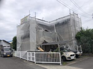 高松市内にて住宅塗装工事が着工しました！屋根外壁高耐候フッ素塗料・手塗り仕上げ