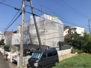 高松市内にて住宅塗装工事が着工しました！手塗り仕上げで元通り