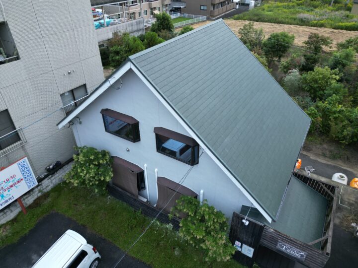 高松市　T店舗様　屋根葺き替え・外壁塗装で雨漏りも安心！