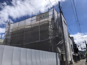 高松市内にて住宅塗装工事が着工しました！手塗りで高耐候フッ素塗料仕上げ！