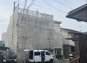 高松市内にて住宅塗装工事が着工しました！コーキング打替え後、高耐候フッ素仕上げで安心元通り！