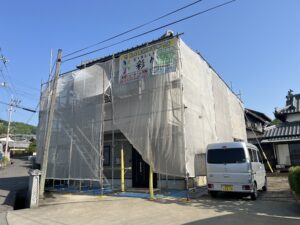 高松市内にて住宅塗装工事が着工しました！フッ素塗料！手塗りで元通り！