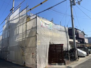 高松市内にて住宅塗装工事が着工しました！お気に入りの色で再塗装！